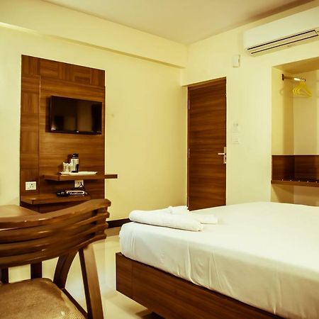 Hotel The Pioneer Visakhapatnam Exterior foto